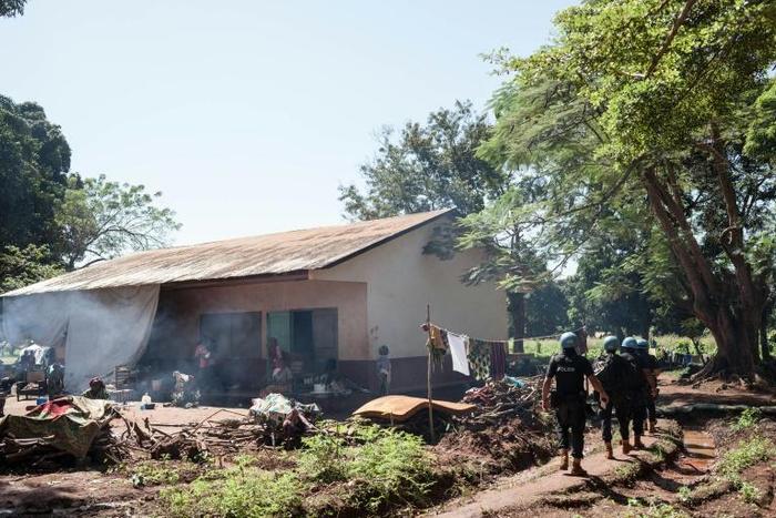 With the fighting in Bakouma, several thousand people fled to the town of Bangassou, which lies about 100km away and has a camp for internally displaced people