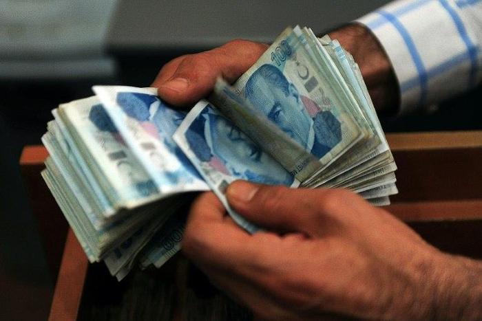 The Turkish lira was trading at 3.17 to the dollar, a new historic low and a loss in value of 1.8 percent on the day