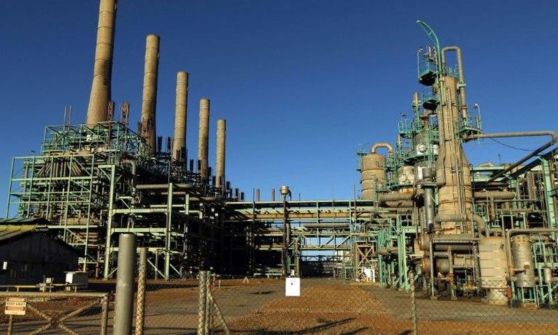 A general view shows an oil refinery in Libya's northern town of Ras Lanuf on January 11, 2017