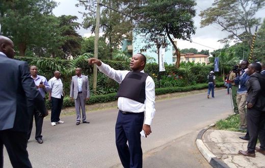 DCI boss George Kinoti at the Dusit complex directing his officers (Twitter)