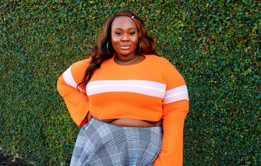 Plus sized model, Simone Mariposa (Instagram)