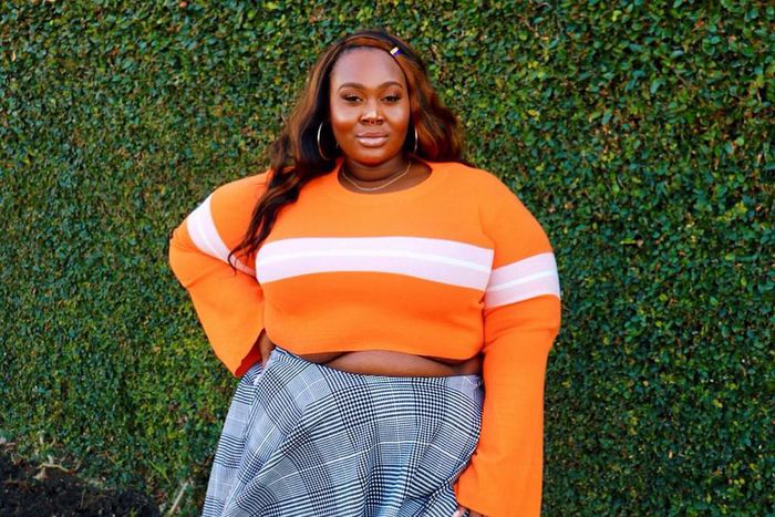 Plus sized model, Simone Mariposa (Instagram)