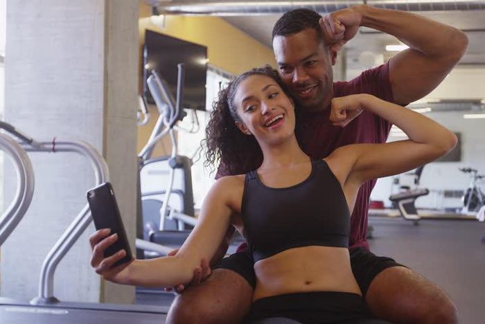 Couple in the gym (cachride)