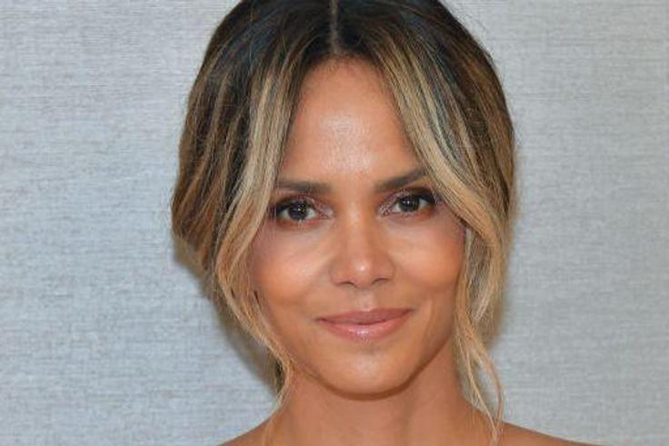 Halle Berry's Abs Are TIGHT