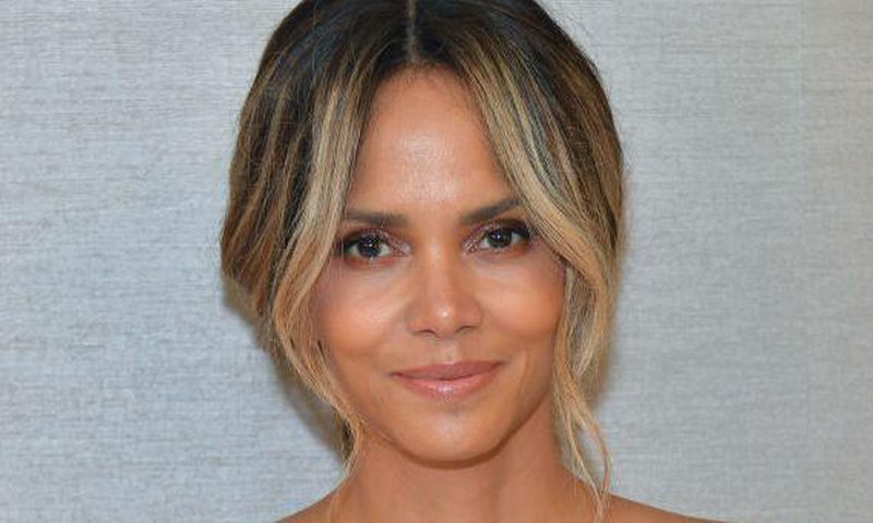 Halle Berry's Abs Are TIGHT