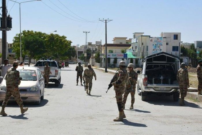Pakistani soldiers stand guard at the site where a Chinese couple was kidnapped in the neighbourhood of Jinnah town in Quetta on May 24, 2017