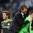 Chelsea's head coach Antonio Conte (2ndL) celebrates victory at the end of an English Premier League match against Everton