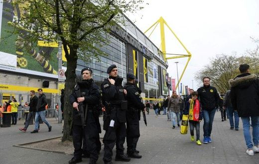 Police in Germany are focusing their probe into the Dortmund bombing on a sole "Islamist" suspect in custody