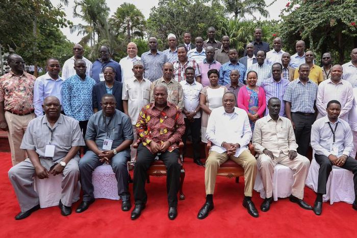 File image of governors posing for a photo with President Uhuru Kenyatta. A number of governors are considering contesting for the Presidency in 2022