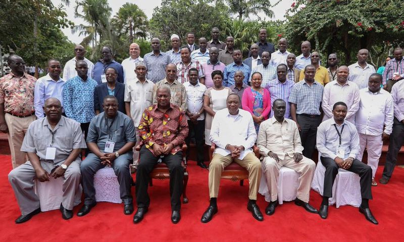File image of governors posing for a photo with President Uhuru Kenyatta. A number of governors are considering contesting for the Presidency in 2022