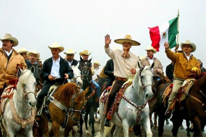 In 2003, the then Mexican president Vicente Fox (centre) and Tamaulipas governor Tomas Yarrington (far right) led a peace ride along the border with the United States