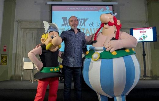 French comics writer Jean-Yves Ferri has given some glimpses of the latest Italian adventure of Gallic heroes Asterix and Obelix, "Asterix and the Race through Italy"