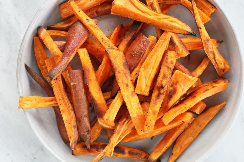 Baked sweet poato chips(organicauthority)