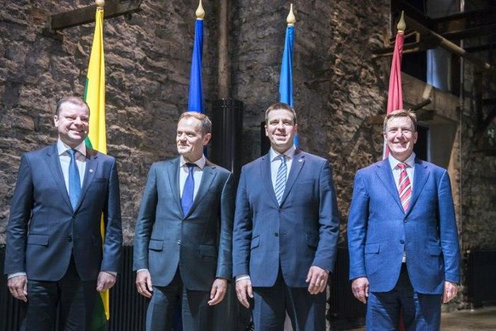 Prime ministers of Lithuania, Estonia and Latvia as well as European Council President Donald Tusk at signing of new Baltica rail link