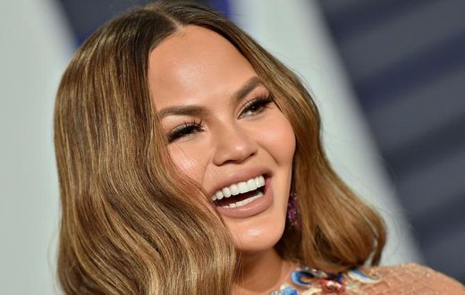 Chrissy Teigen Posts No-Makeup Instagram Selfie