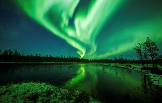 The Northern and Southern Lights are asymmetric dancers in the dark