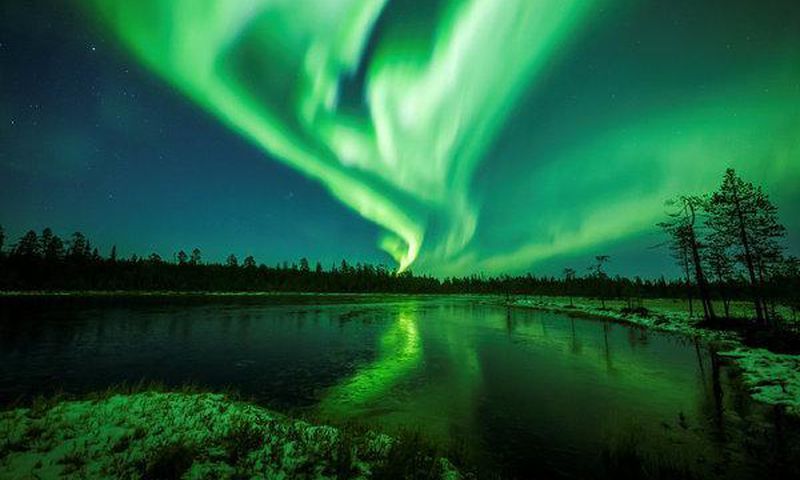 The Northern and Southern Lights are asymmetric dancers in the dark