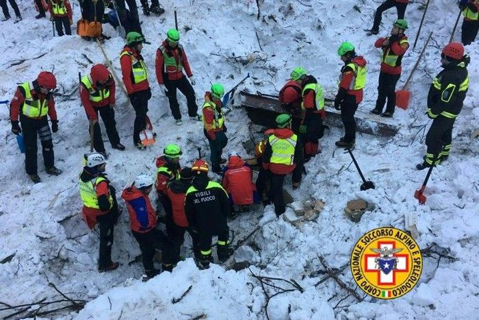 Rescue teams working at the avalanche-hit Hotel Rigopiano, near the village of Farindola, on the eastern lower slopes of the Gran Sasso mountain on January 23, 201