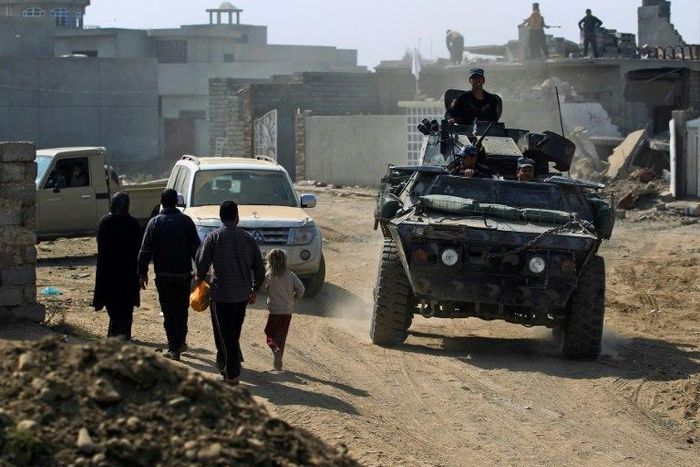 Iraqi forces patrol a street in Mosul's Jawasaq neighbourhood on February 28, 2017, during an offensive to retake the northern Iraqi city from Islamic State (IS) group fighters