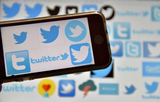 Twitter took its free-speech battle against the US government to court as it seeks to protect the identity of one of its account holders critical of the Trump administration