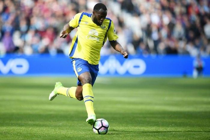 Everton's striker Romelu Lukaku runs during the English Premier League football match against West Ham United April 22, 2017