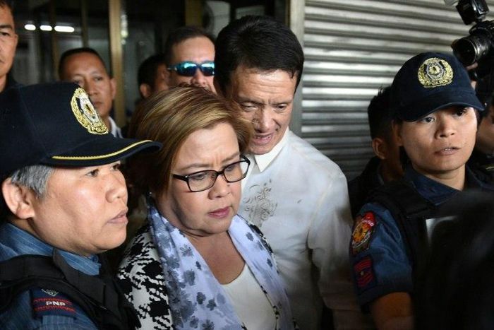 Philippine Senator Leila De Lima (C), a top critic of President Rodrigo Duterte, is escorted by police officers and her lawyer Alex Padilla (R) after her arrest at the Senate in Manila on February 24, 2017