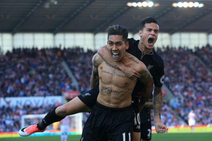 Roberto Firmino (L) celebrates scoring the winner for Liverpool with Philippe Coutinho who got the crucial equaliser against Stoke City
