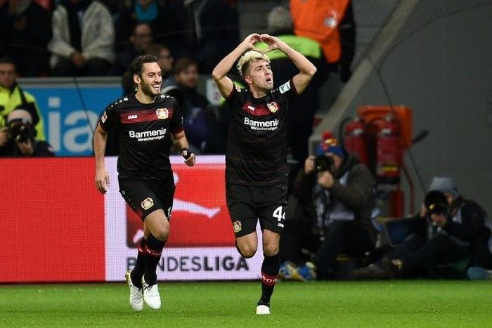 Leverkusen's midfielder Kevin Kampl celebrates scoring during the German first division Bundesliga football match of Bayer Leverkusen vs RB Leipzig in Leverkusen, western Germany, on November 18, 2016