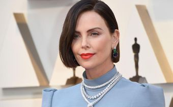 Charlize Theron's Back Looks Super-Toned At Oscars