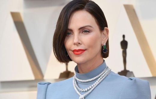 Charlize Theron's Back Looks Super-Toned At Oscars