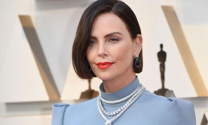 Charlize Theron's Back Looks Super-Toned At Oscars