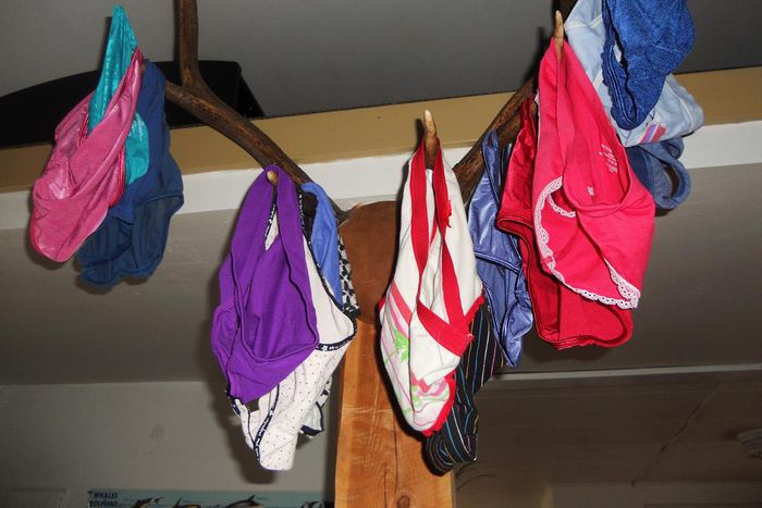 Cleaning undewear mistakes(walksonstilts)