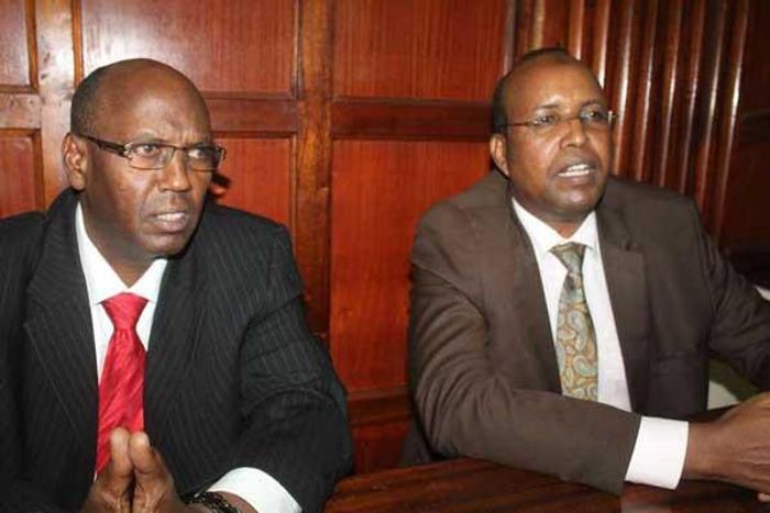 Former NYS Deputy Director General Adan Harakhe (right) with former Devolution and Planning ministry administrator Hassan Noor Hassan in a Nairobi court on November 28, 2016.