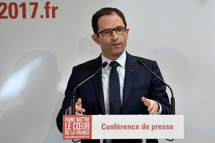 French presidential election candidate for the left-wing French Socialist party Benoit Hamon addresses the press on March 29, 2017, following announcement by former prime minister Manuel Valls he will endorse the presidential bid of Emmanuel Macron