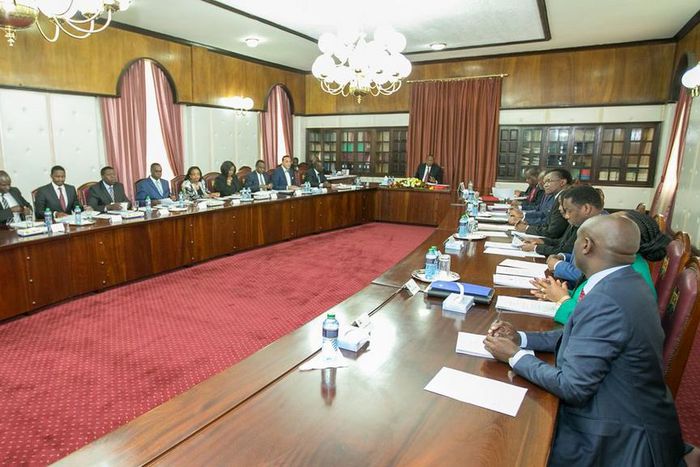 President Uhuru Kenyatta chairing a past cabinet meeting (Twitter)