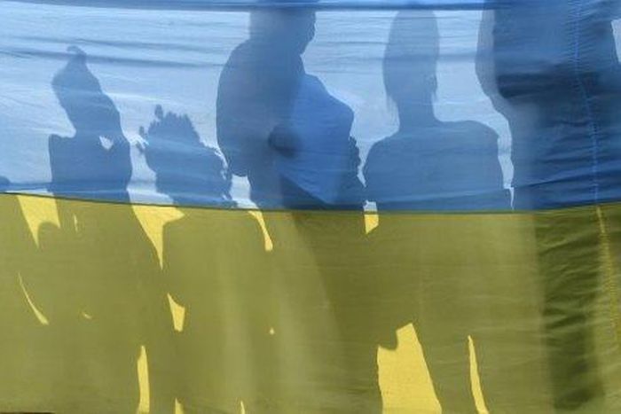 Several dozen pro-Kiev former volunteer fighters as well as members of parliament blocked the main railway into the rebel-controlled part of the Lugansk region in Ukraine