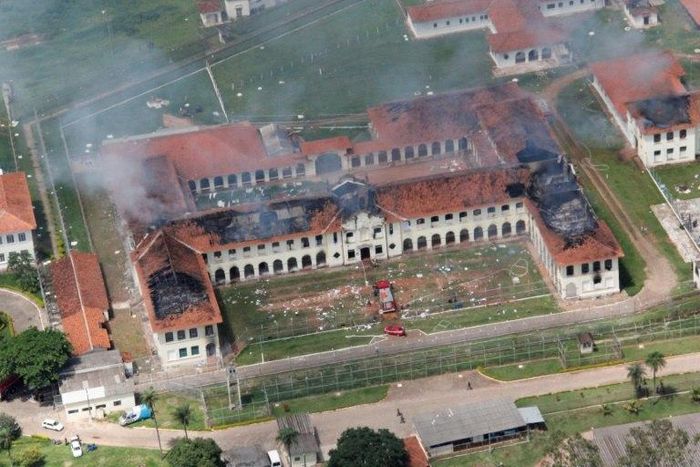 Smoke billows from Bauru's Penitentiary Progression Center (CPP3), 330 km from Sao Paulo, Brazil, on January 24, 2017 after 62 inmate escaped from the semi-open detention centre after setting fire to a pavilion