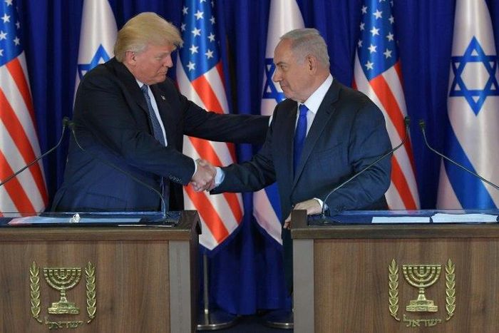 US President Donald Trump and Israel's Prime Minister Benjamin Netanyahu shake hands after speaking to reporters in Jerusalem on May 22, 2017