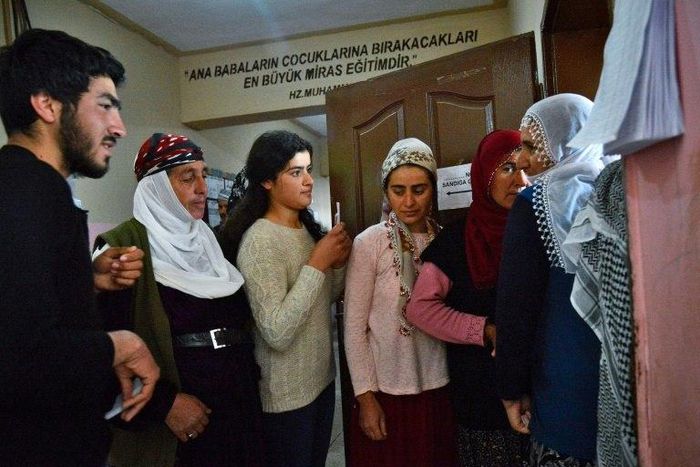 Voters queue to cast Turkish referendum ballots in the main Kurdish city of Diyarbakir