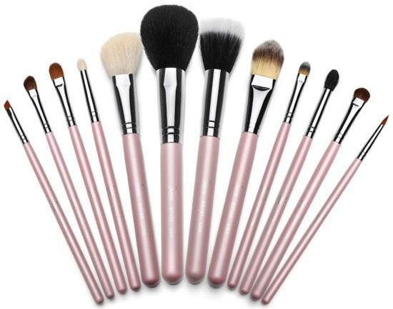 Set of make-up brushes