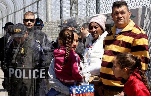Trump orders new restrictions on asylum-seekers
