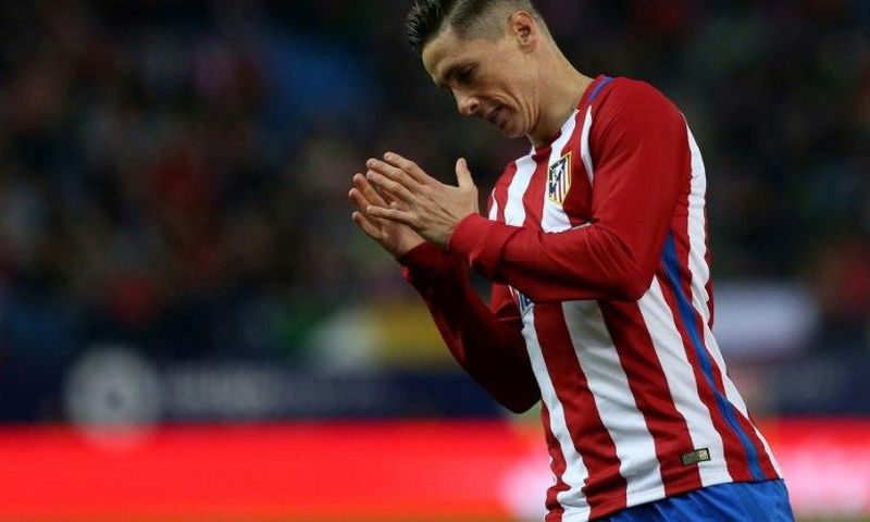 Atletico Madrid's forward Fernando Torres gestures during the Spanish league football match against Club Deportivo February 4, 2017