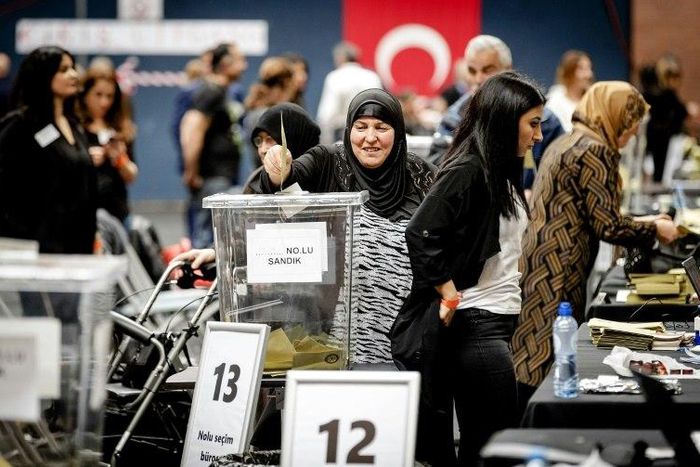 Netherlands-based Turkish voters cast referendum ballots on whether to create an executive presidency