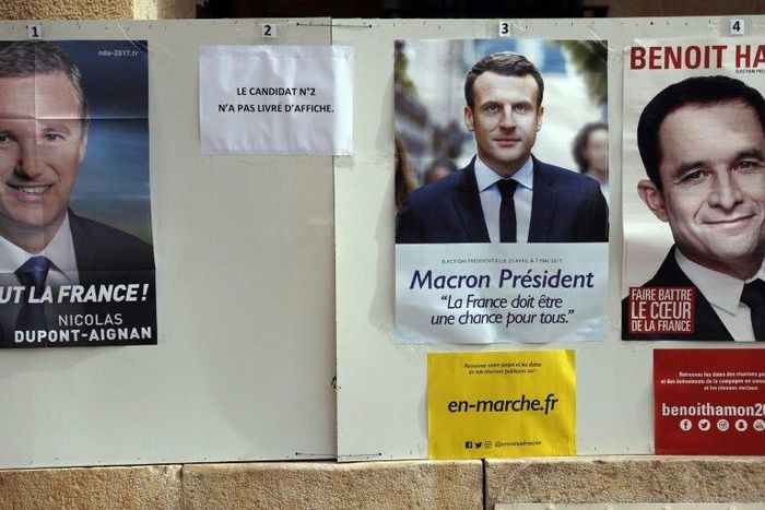 Marine Le Pen (candidate number 2) did not provide campaign posters in time