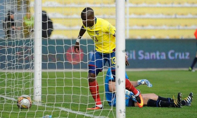 Ecuador's Enner Valencia scores his second goal against Bolivia during their Russia 2018 FIFA World Cup qualifier football match in La Paz, on October 11, 2016