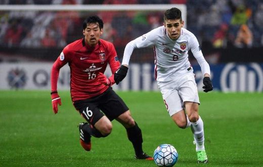 Shanghai SIPG midfielder Oscar (right) in action during the AFC Champions League match against and Urawa Red Diamonds in Saitama, on April 11, 2017