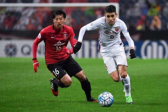 Shanghai SIPG midfielder Oscar (right) in action during the AFC Champions League match against and Urawa Red Diamonds in Saitama, on April 11, 2017