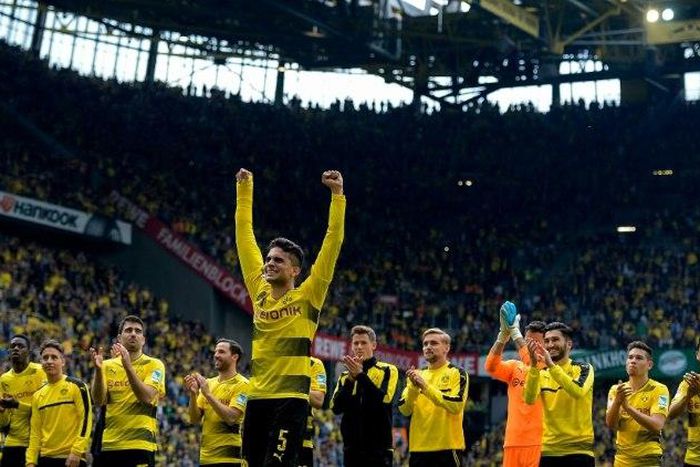 Dortmund's defender Marc Bartra (C) celebrates with his teammates after a German first division football match against Werder Bremen in Dortmund, western Germany, on May 20, 2017
