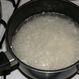 Cooking rice(Wikimedia Commons)