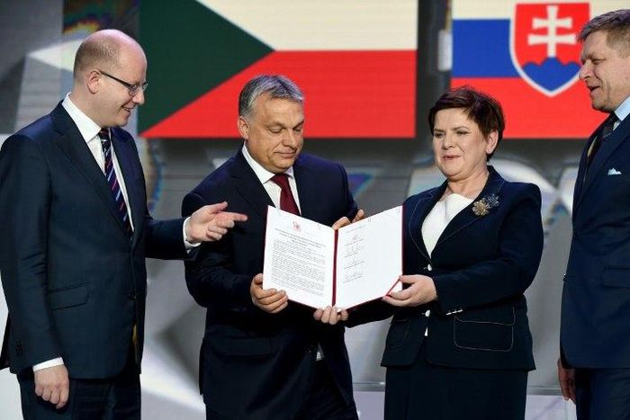 (L-R) Prime ministers of the Czech Republic (Bohuslav Sobotka), Hungary (Viktor Orban), Poland (Beata Szydlo) and Slovakia (Robert Fico) display the signed Warsaw declaration after a meeting on March 28, 2017